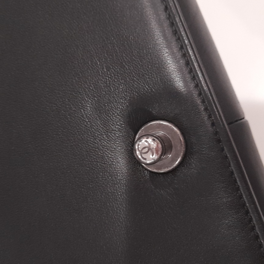 Authentic Chanel Boy Bag Crossbody in Black - Picture 8 of 15